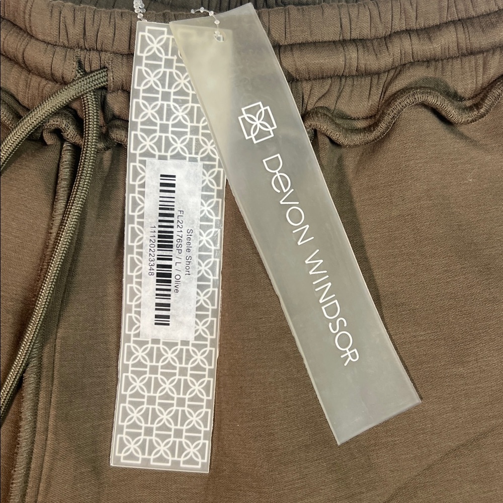 New! Devon Windsor Olive Steele Short with drawstring and pockets large - Picture 3 of 12